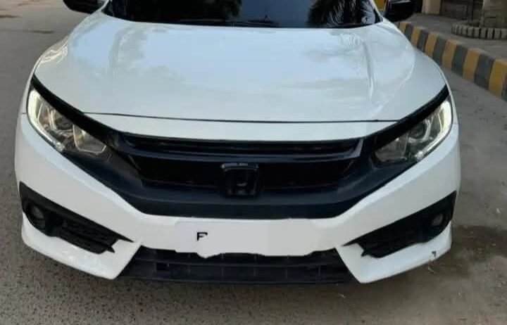 Honda Civics UG White 2017