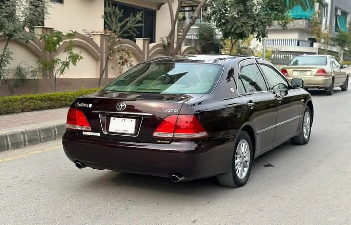 Selling Toyota Crown Royal Saloon 2004