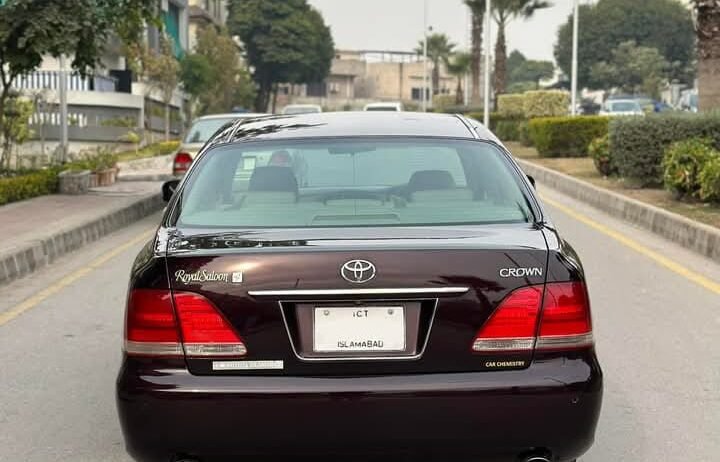 Selling Toyota Crown Royal Saloon 2004