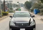 Selling Toyota Crown Royal Saloon 2004