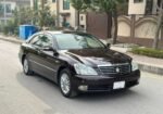 Selling Toyota Crown Royal Saloon 2004