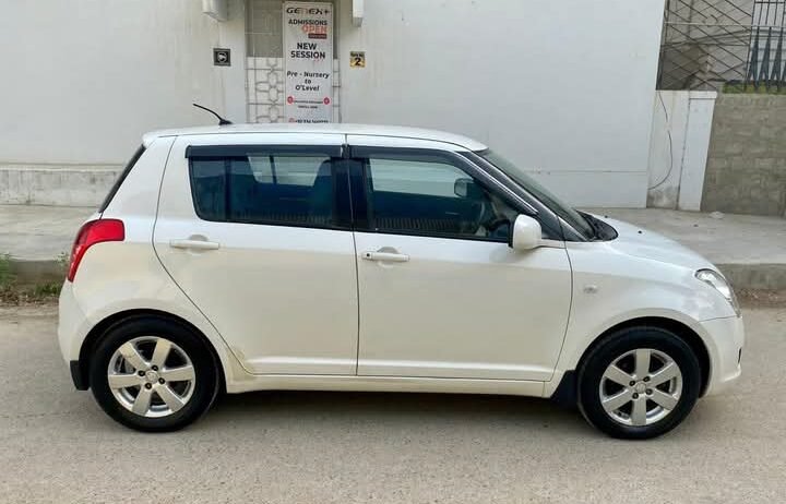 SUZUKI SWIFT 1300cc DLX-Navigation 2016