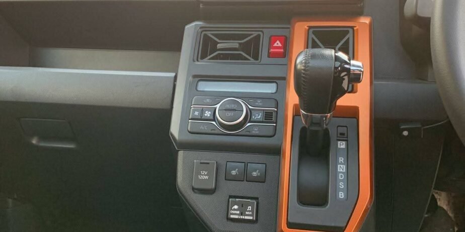 DAIHATSU TAFT MOON ROOF 2021