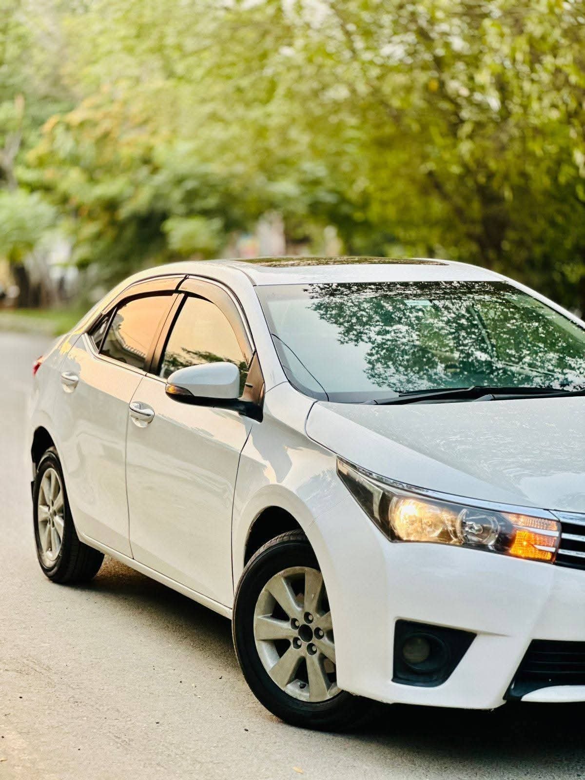 Toyota Corolla Altis Grande 2015