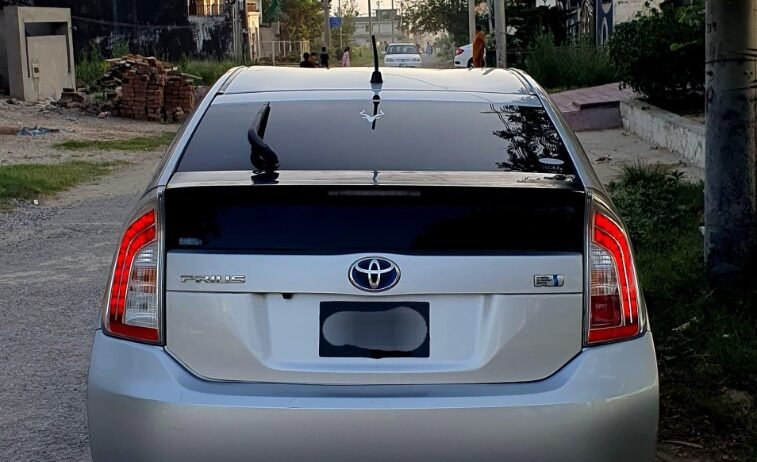 Toyota prius G touring 2011/2015